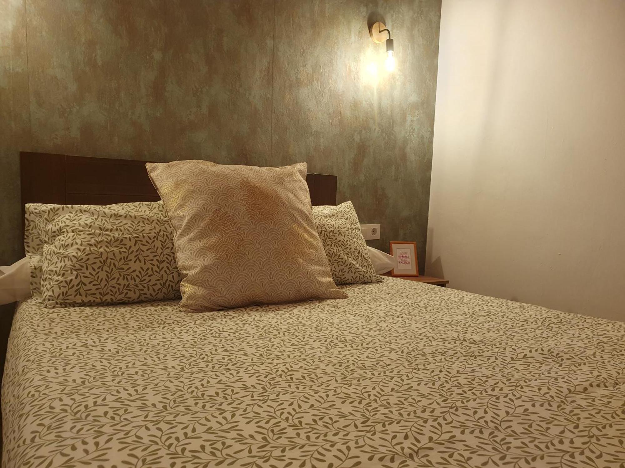 Apartamentos Callampa Torrejon el Rubio Bagian luar foto
