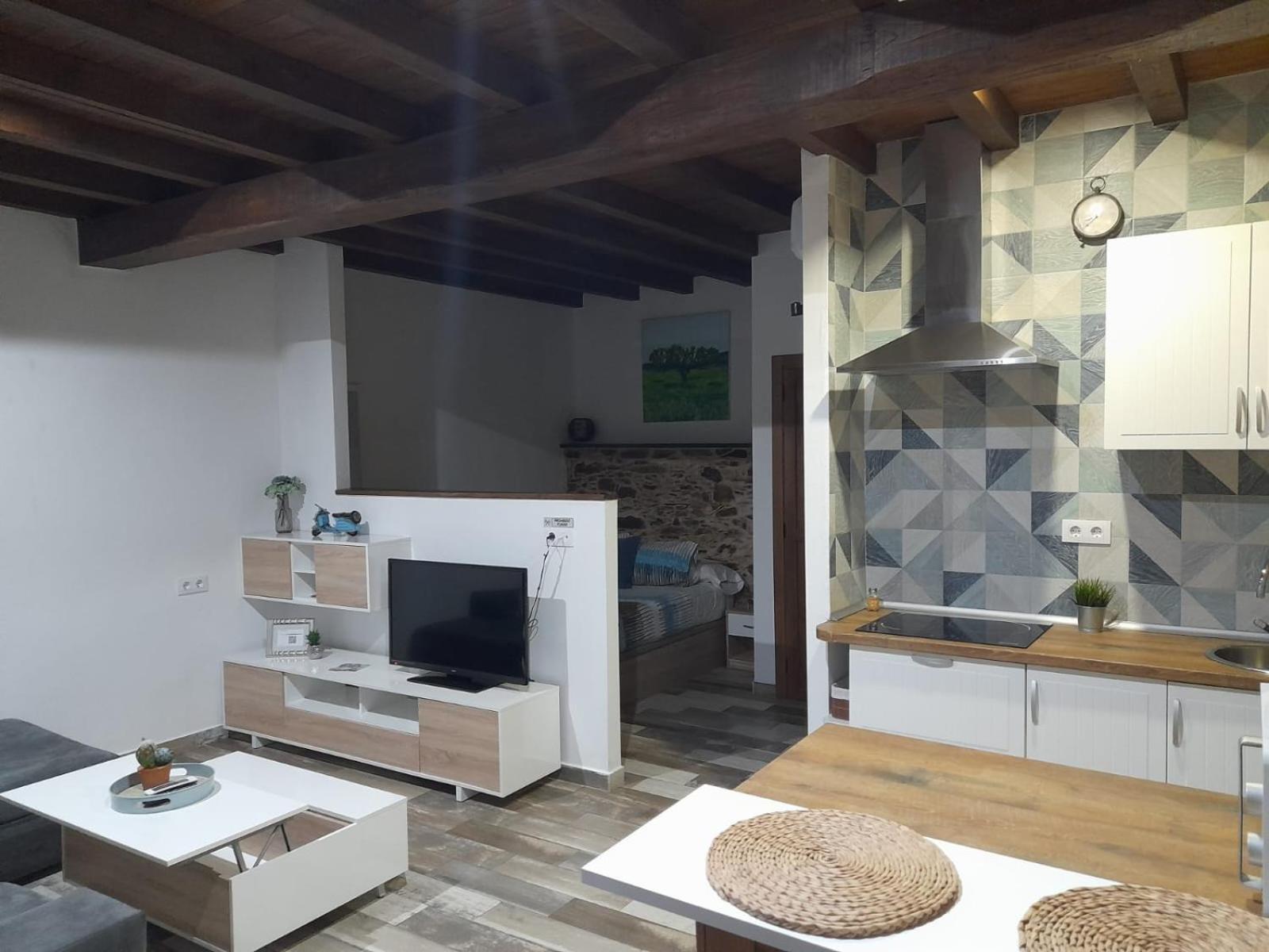 Apartamentos Callampa Torrejon el Rubio Bagian luar foto