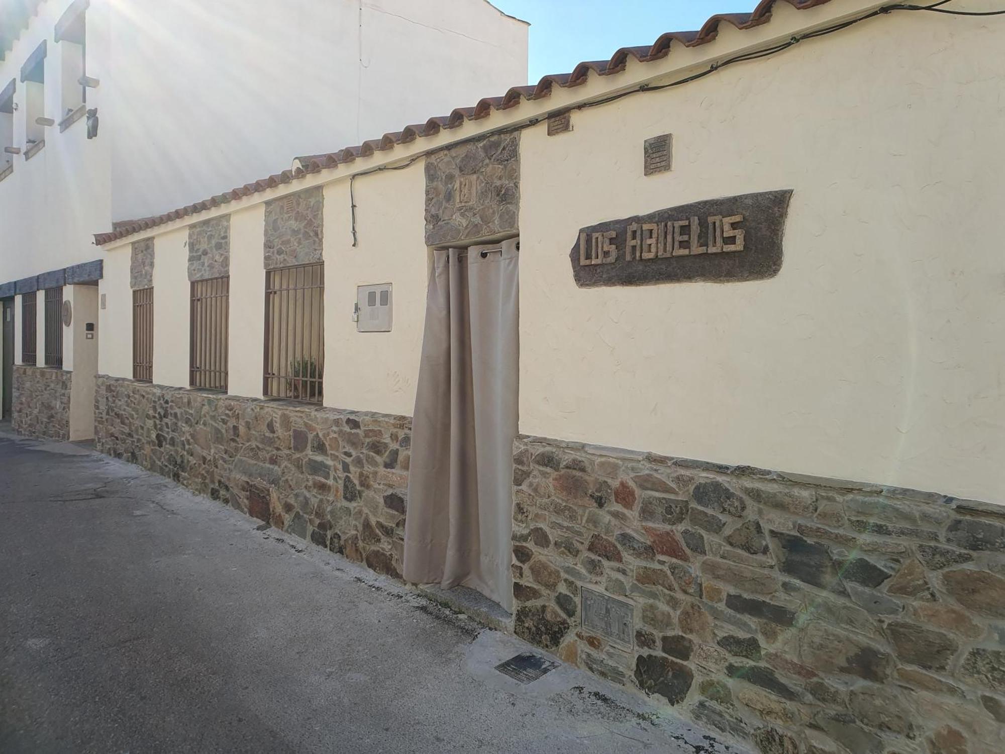 Apartamentos Callampa Torrejon el Rubio Bagian luar foto